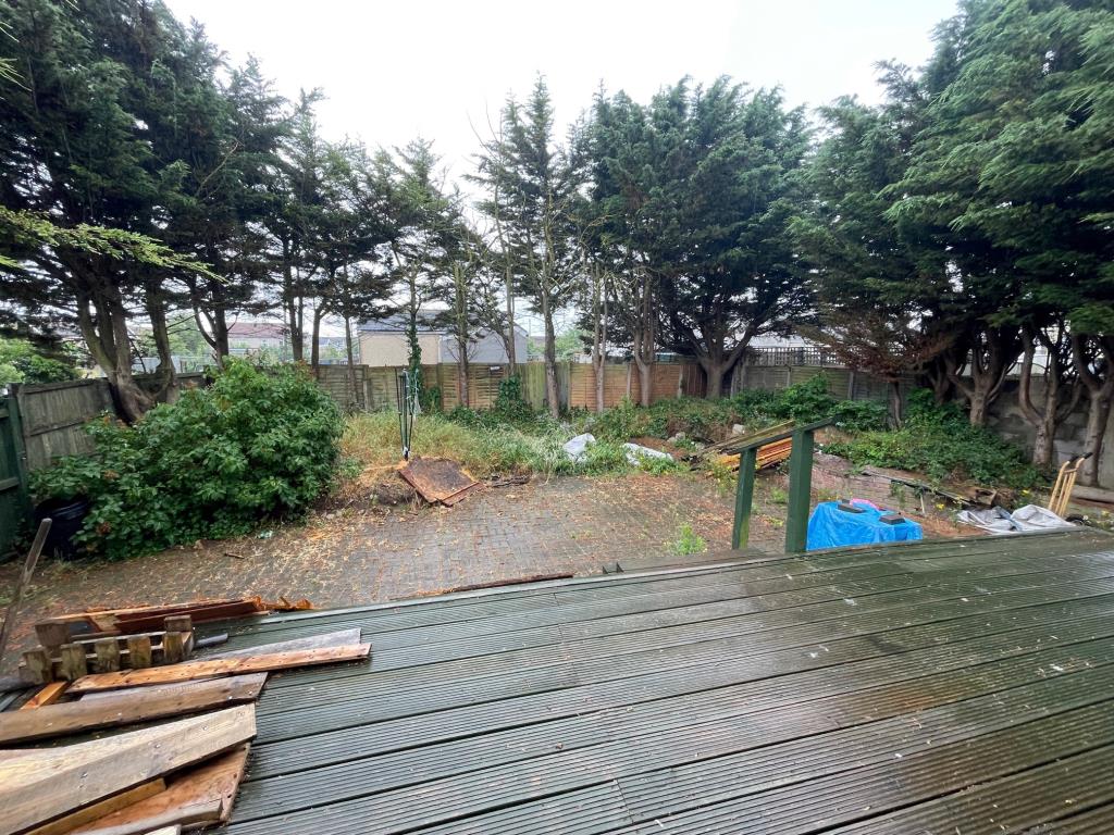 Lot: 30 - VACANT TWO-BEDROOM CHALET ON DOUBLE PLOT - View from the property looking out over the garden